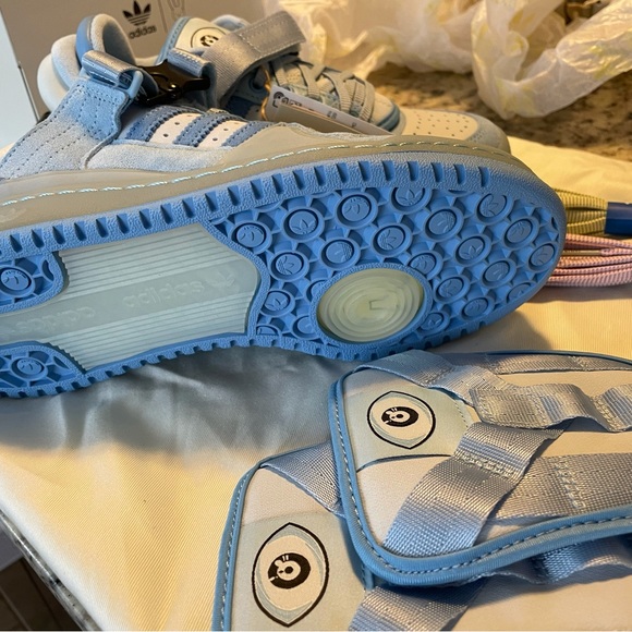 Size 5 Men - adidas Forum Buckle Low x Bad Bunny Blue Tint - GY9693 - Picture 3 of 4